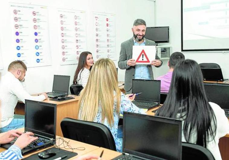 Dgt Ayudas Econ Micas Para Sacarse El Carnet De Conducir El Correo